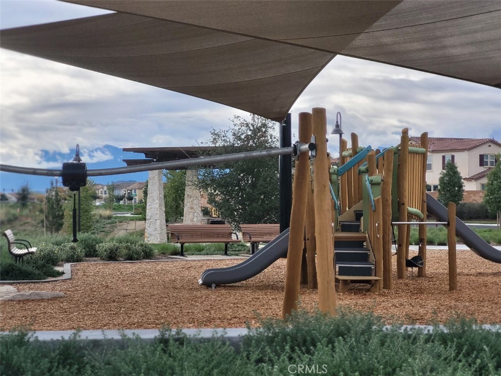 https://media.crmls.org/medias/4d5ec94d-68c7-44c8-b0f1-e05f2b458d0a.jpg?preset=X-Large