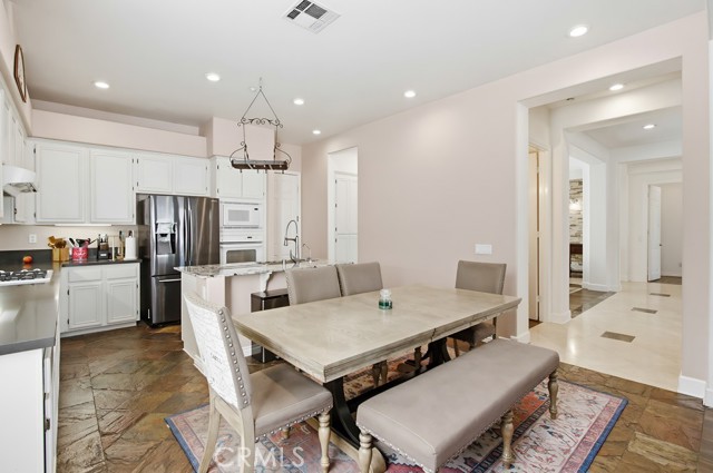 26161 Wyndemere Court, Escondido CA: https://media.crmls.org/medias/4d5efc46-b7e9-428f-9333-65f9981c8e30.jpg