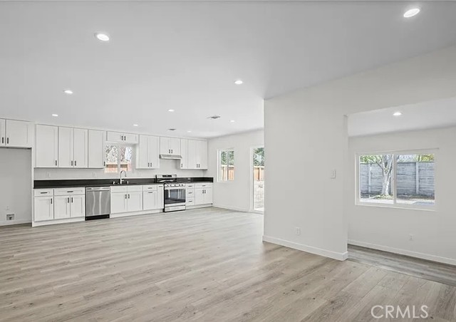 Detail Gallery Image 11 of 15 For 8814 Haskell Ave, North Hills,  CA 91343 - 3 Beds | 2 Baths