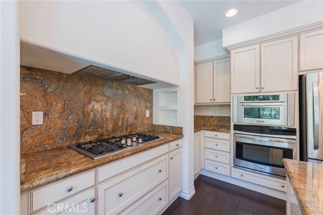 6535 Park Royal Circle, Huntington Beach CA: https://media.crmls.org/medias/4d607dd4-03bf-4437-adc2-786f88910596.jpg
