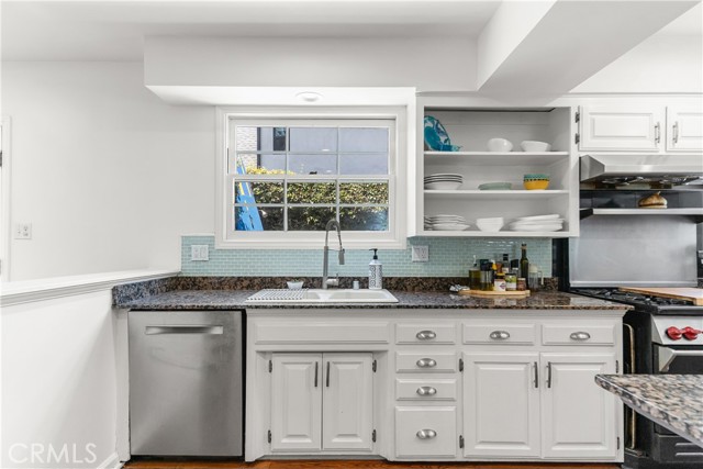 1733 Bayou Way, Seal Beach CA: https://media.crmls.org/medias/4d60cd0b-618d-4f31-8393-c34c5c6a2b7e.jpg