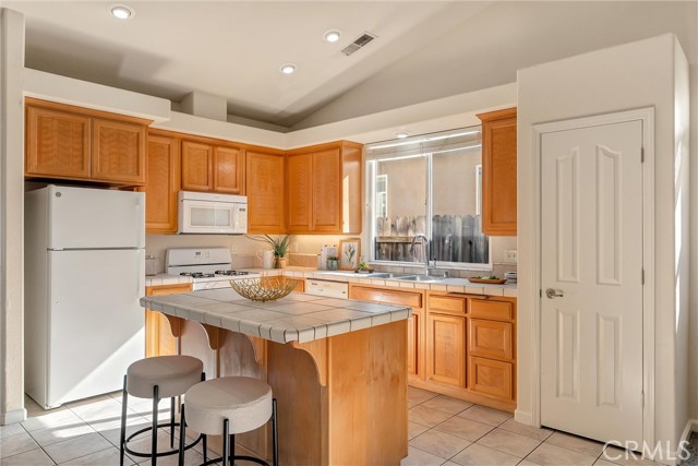 Detail Gallery Image 4 of 40 For 1025 Raven Ln, Chico,  CA 95926 - 4 Beds | 2 Baths