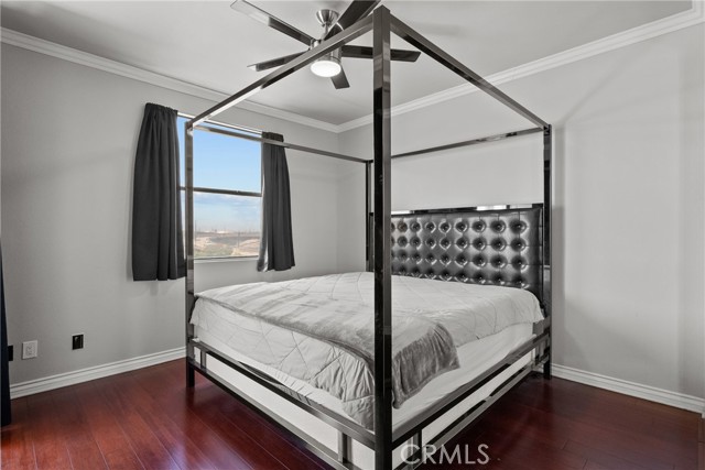555 Maine Avenue, Long Beach CA: https://media.crmls.org/medias/4d60f8d2-2a78-4a27-8426-fa7c3372a23a.jpg