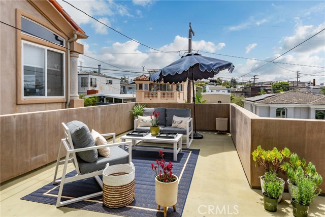 1107 2nd Street, Hermosa Beach, California 90254, 3 Bedrooms Bedrooms, ,1 BathroomBathrooms,Residential,Sold,2nd,SB24118456