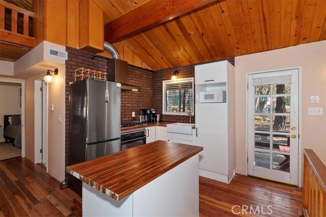 Detail Gallery Image 6 of 21 For 1000 Jasper, Big Bear Lake,  CA 92315 - 2 Beds | 1 Baths