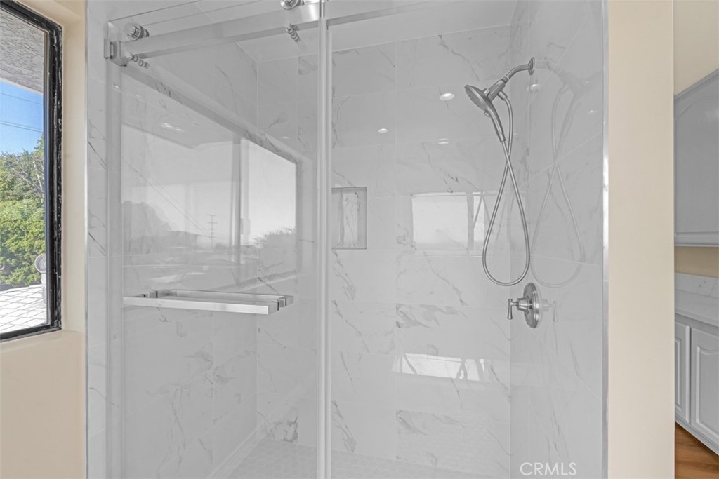 https://media.crmls.org/medias/4d6228e9-5d8c-4e92-b60e-859c6bc65e7a.jpg?preset=X-Large