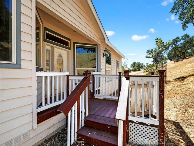 2564 Indian Hill Road, Clearlake Oaks CA: https://media.crmls.org/medias/4d622ac0-f7b0-4474-a0b1-302d08de2425.jpg