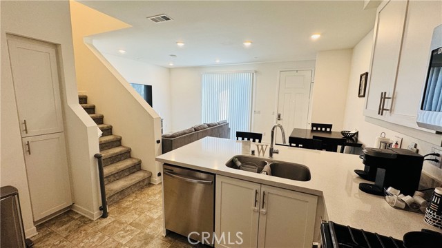 Detail Gallery Image 7 of 23 For 1376 Chervil Way, Upland,  CA 91786 - 2 Beds | 2/1 Baths