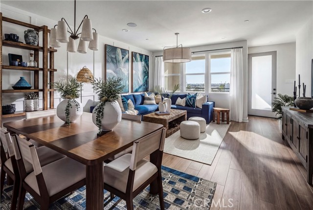 Detail Gallery Image 5 of 13 For 12720 Azure Way #27,  Hawthorne,  CA 90250 - 4 Beds | 3/1 Baths