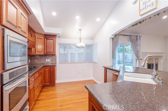 24302 Vista Ridge Drive, Valencia CA: https://media.crmls.org/medias/4d628c51-f77b-4eaa-82dd-dbb71c719b59.jpg