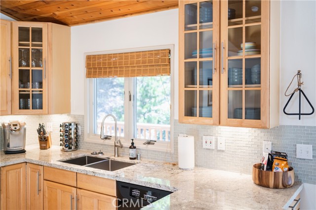 Detail Gallery Image 12 of 40 For 1069 Berne Dr, Crestline,  CA 92325 - 4 Beds | 2 Baths