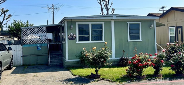 Detail Gallery Image 1 of 10 For 1401 W 9th St #27,  Pomona,  CA 91766 - 3 Beds | 1/1 Baths