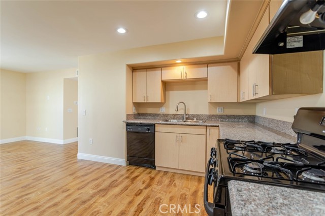 Detail Gallery Image 10 of 18 For 1466 Tamarind Ave #304,  Los Angeles,  CA 90028 - 2 Beds | 2 Baths