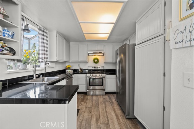 26905 Flo Lane, Canyon Country CA: https://media.crmls.org/medias/4d63f7ce-a260-4eca-a50d-073bb306952a.jpg