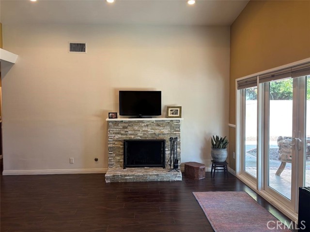 6914 Andasol Avenue, Lake Balboa CA: https://media.crmls.org/medias/4d641405-8750-48dc-8543-708daf540158.jpg