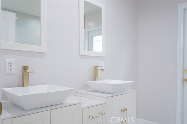 Detail Gallery Image 27 of 44 For 16840 Superior St, Northridge,  CA 91343 - 4 Beds | 3 Baths
