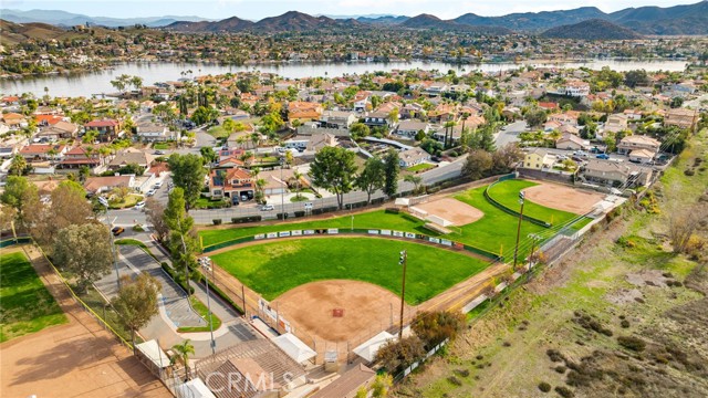 31502 Emperor Drive, Canyon Lake CA: https://media.crmls.org/medias/4d646708-3557-4036-a181-992a32347b9e.jpg