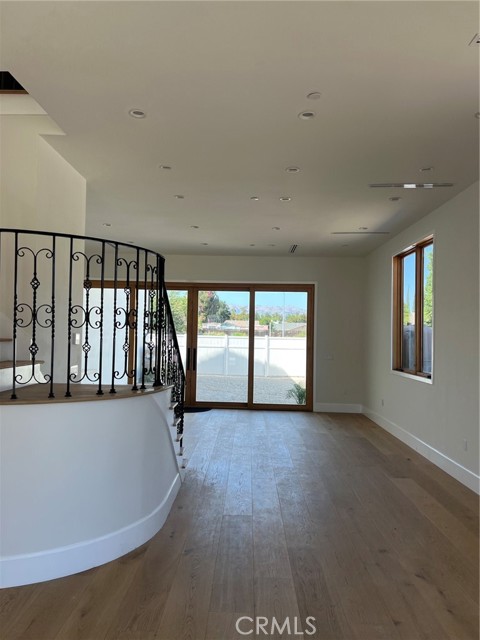20329 Stagg Street photo 12