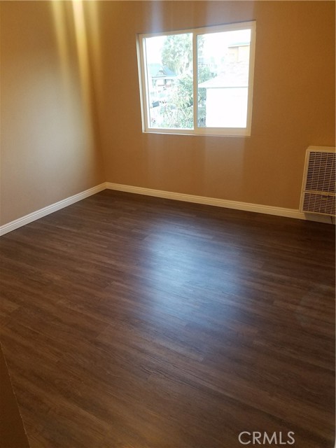 2214 Hooper Avenue, Los Angeles CA: https://media.crmls.org/medias/4d64f036-e7b8-4b94-ab51-cda3129008eb.jpg