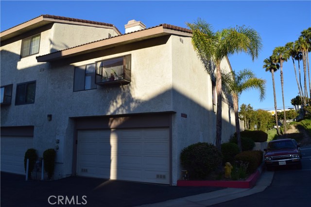 Private 2 car garage with direct access to the home. Please note that it's an end-unit.