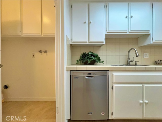 Detail Gallery Image 18 of 50 For 4177 Manhattan Beach Blvd., Lawndale,  CA 90260 - 3 Beds | 3 Baths