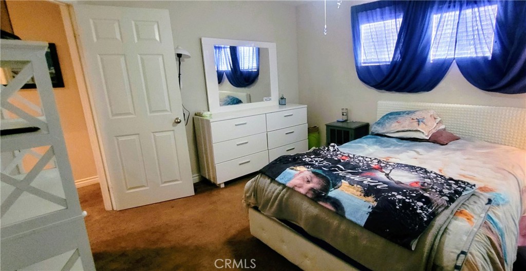 https://media.crmls.org/medias/4d65e2b6-67c1-4ec9-809d-a331f5009053.jpg?preset=X-Large