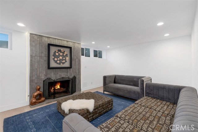 Detail Gallery Image 24 of 32 For 8167 Dartmoor Drive, Huntington Beach,  CA 92646 - 4 Beds | 2/1 Baths