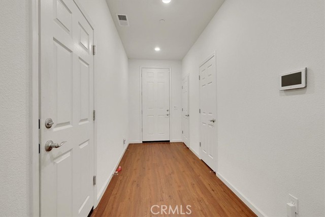 Detail Gallery Image 5 of 31 For 9925 Del Surf Ln, Elk Grove,  CA 95757 - 3 Beds | 3 Baths