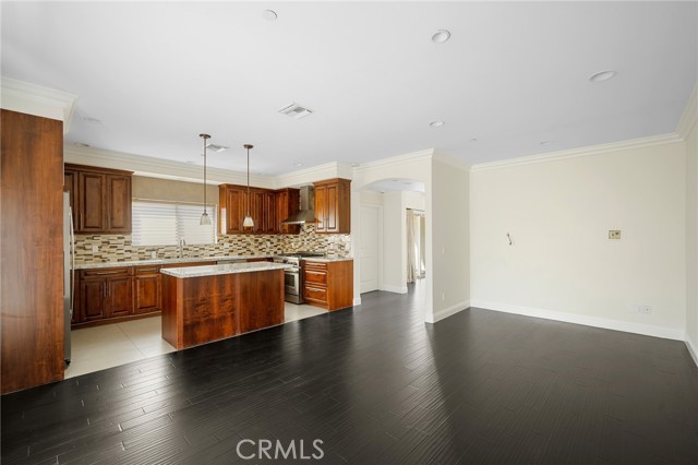 Detail Gallery Image 11 of 29 For 750 E Orange Grove Ave, Burbank,  CA 91501 - 3 Beds | 3 Baths