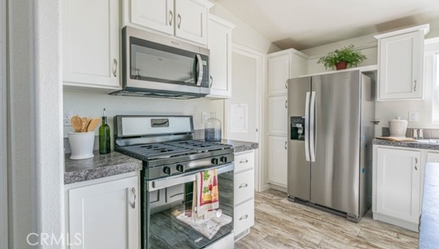 Detail Gallery Image 11 of 13 For 250 San Carlos, Hemet,  CA 92543 - 3 Beds | 2 Baths