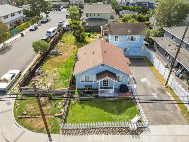 2110 Orange Avenue, Costa Mesa CA: https://media.crmls.org/medias/4d67f0b5-59d9-4b43-8792-060c5a82888c.jpg