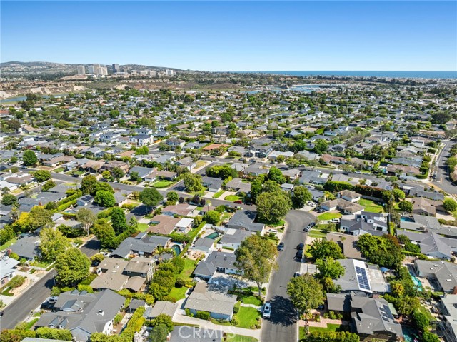 1912 Diana Ln, Newport Beach CA: https://media.crmls.org/medias/4d688198-2b1b-488d-9ad9-3443ed01c27b.jpg
