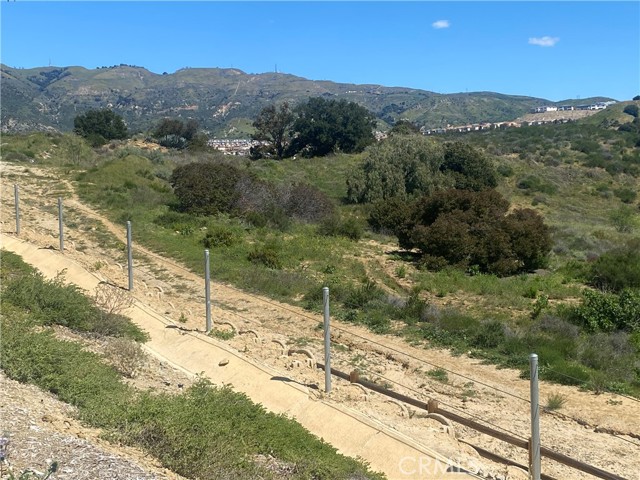 Detail Gallery Image 2 of 7 For 2 Coya Trail, Chatsworth,  CA 91311 - – Beds | – Baths