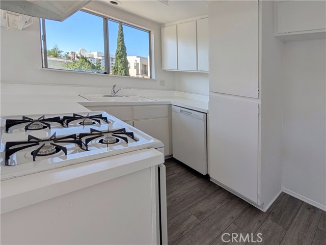 Detail Gallery Image 2 of 6 For 8102 Forelle Dr #4,  Huntington Beach,  CA 92646 - 2 Beds | 1 Baths