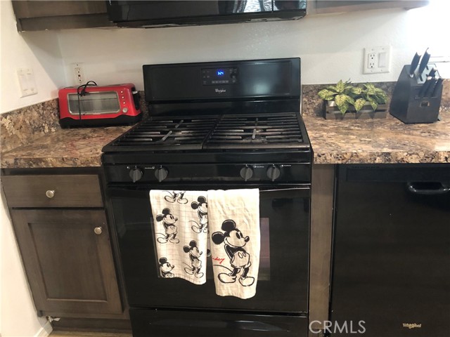 Detail Gallery Image 11 of 58 For 4901 Green River #292,  Corona,  CA 92878 - 4 Beds | 2 Baths