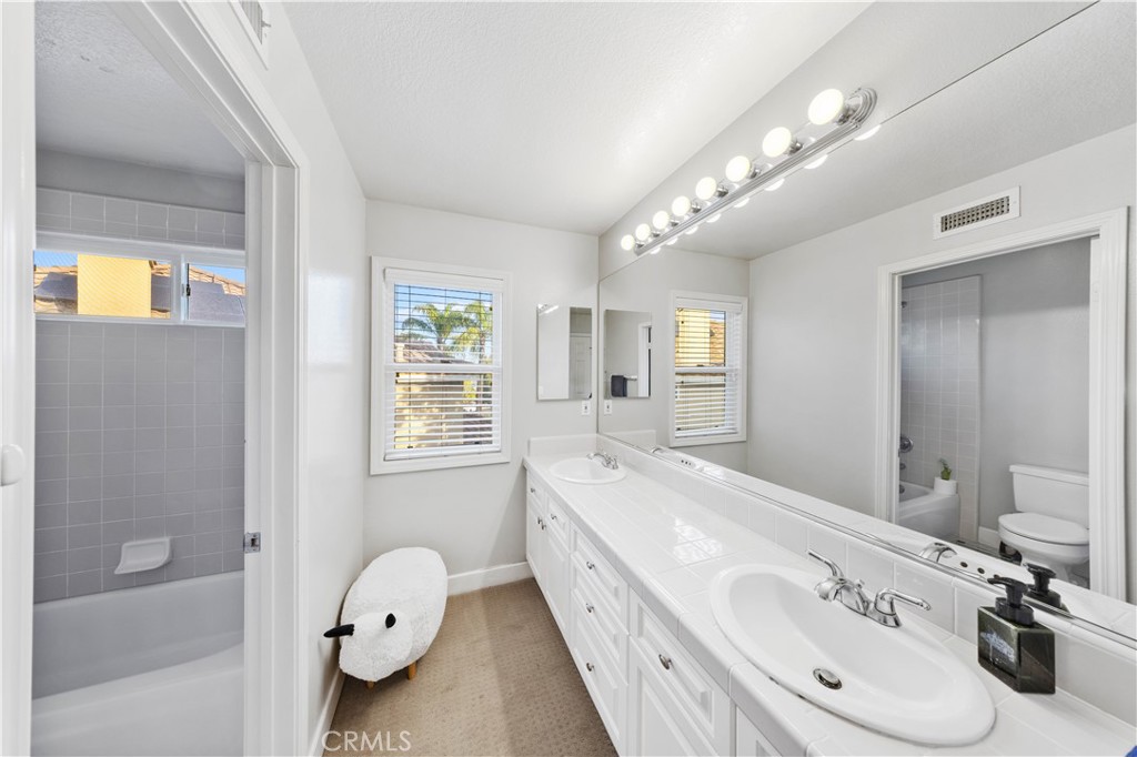 MLS #OC25182764 image #36