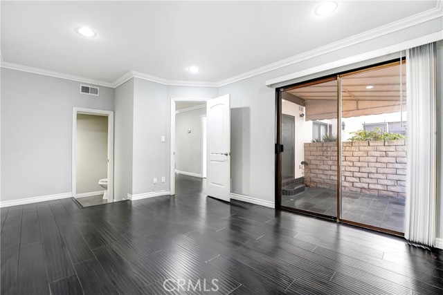 Detail Gallery Image 7 of 24 For 5243 Yarmouth #31,  Encino,  CA 91316 - 3 Beds | 2/1 Baths