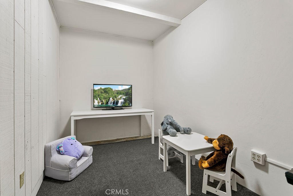 https://media.crmls.org/medias/4d6ad7df-cf15-4d07-bda8-859213610ac2.jpg?preset=X-Large