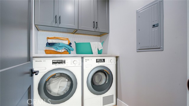 Detail Gallery Image 58 of 68 For 6250 Lindley Ave, Encino,  CA 91316 - 4 Beds | 3/1 Baths