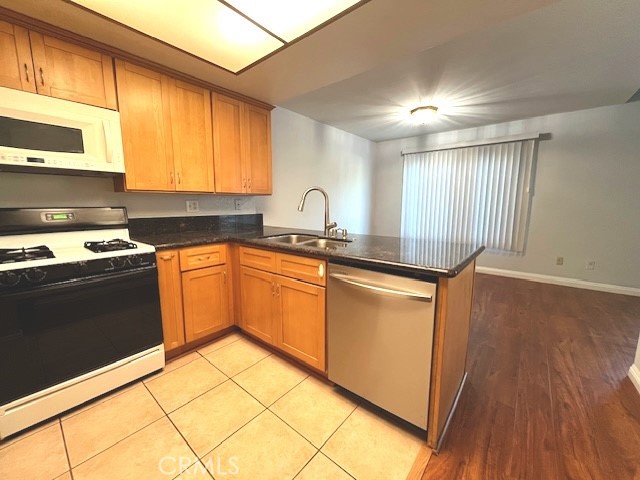 Detail Gallery Image 5 of 16 For 928 Whitewater Dr #97,  Fullerton,  CA 92833 - 2 Beds | 2/1 Baths