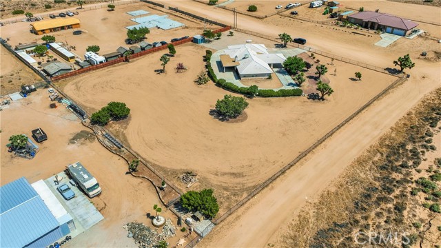 7330 Smoke Tree Road, Phelan CA: https://media.crmls.org/medias/4d6e2f1a-a1f9-4458-907e-2133483f7ad0.jpg