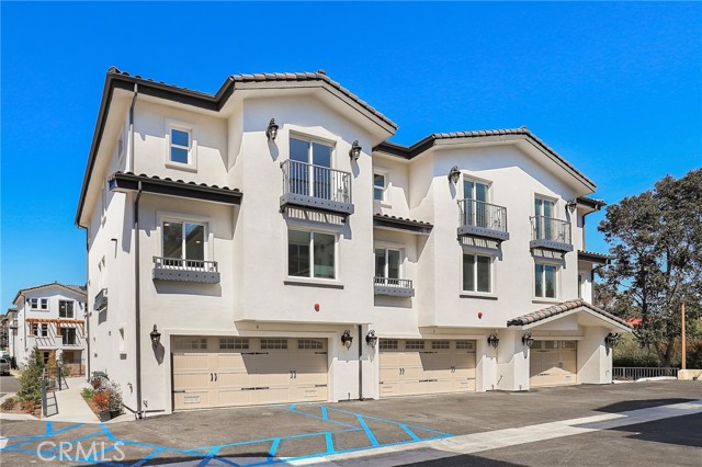 6 Oakmont Street, Phillips Ranch CA: https://media.crmls.org/medias/4d6e7c87-4935-4565-b320-b9b7f6b7af5c.jpg
