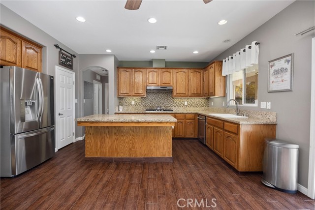 Detail Gallery Image 29 of 67 For 12809 Trafalgar Square, Bakersfield,  CA 93312 - 5 Beds | 3 Baths