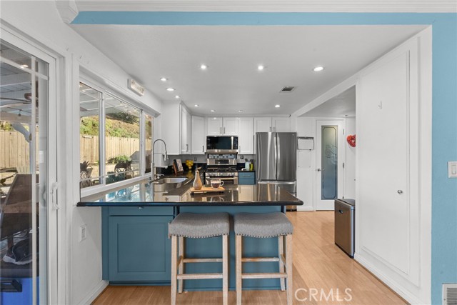 Detail Gallery Image 12 of 33 For 27466 Annette Jo, Saugus,  CA 91350 - 3 Beds | 3 Baths