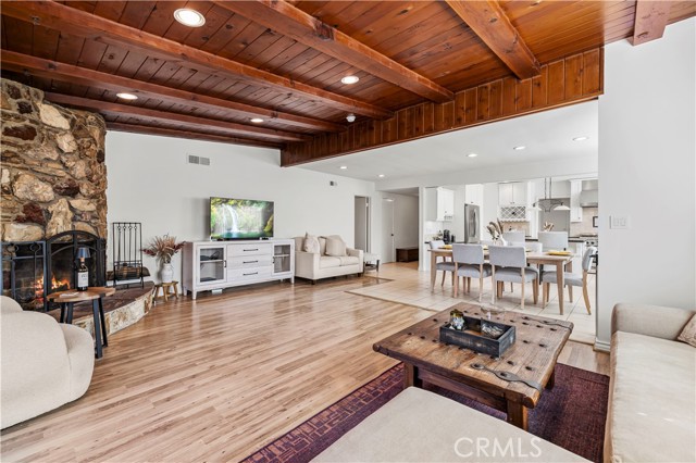 17955 Archwood Street, Reseda CA: https://media.crmls.org/medias/4d70fd11-d72c-468a-a38e-6f90b6eb50bb.jpg
