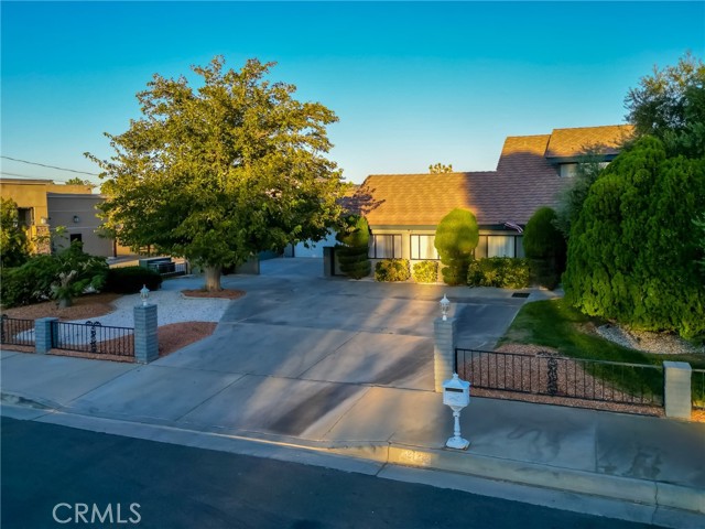 Detail Gallery Image 3 of 71 For 42722 20th St, Lancaster,  CA 93534 - 6 Beds | 3 Baths