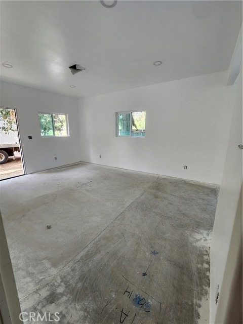 Detail Gallery Image 12 of 15 For 19380 Quebec Ave, Corona,  CA 92881 - 2 Beds | 2 Baths