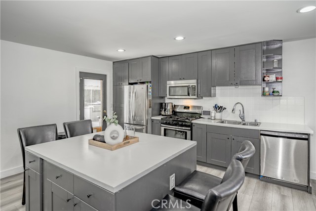 Detail Gallery Image 4 of 31 For 22912 Elkwood St, West Hills,  CA 91304 - 4 Beds | 2 Baths