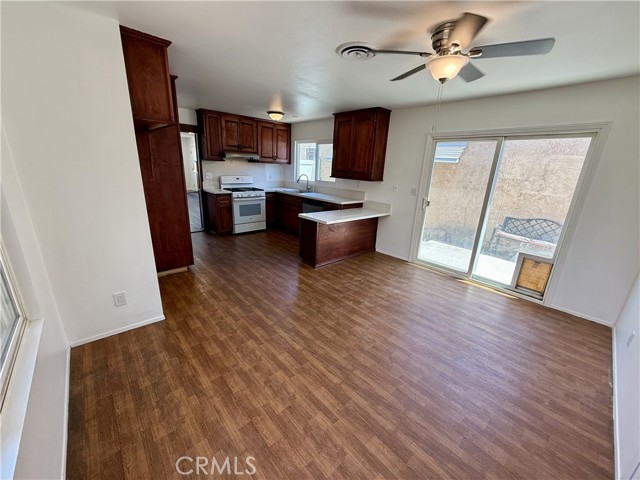 Image 5 of 20 For 335 Stetson Avenue