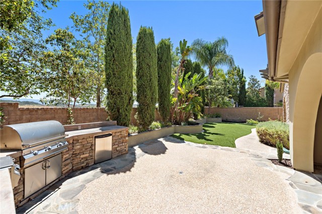 4 Dennis Lane, Ladera Ranch CA: https://media.crmls.org/medias/4d749867-293e-4977-b293-dbcd0ff74099.jpg